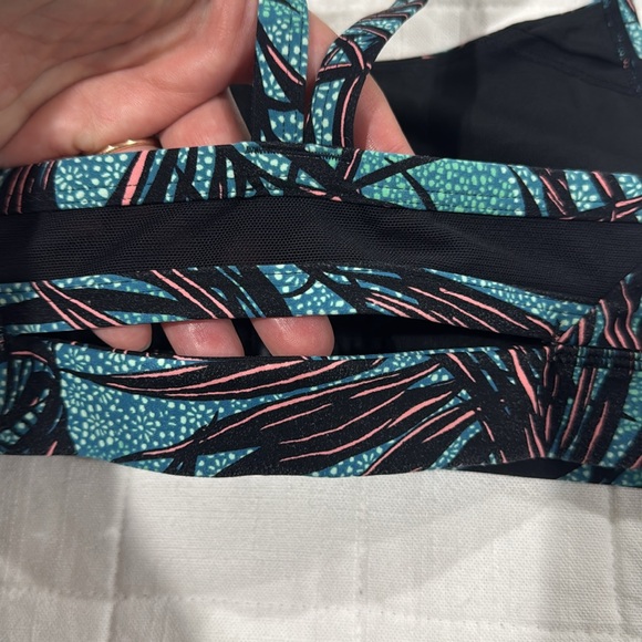 Lululemon Rise and Run Bra - Picture 8 of 10